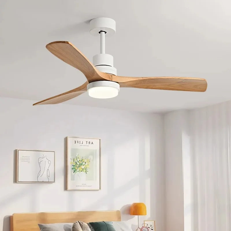 Design plafondventilator met houten bladen en LED lamp