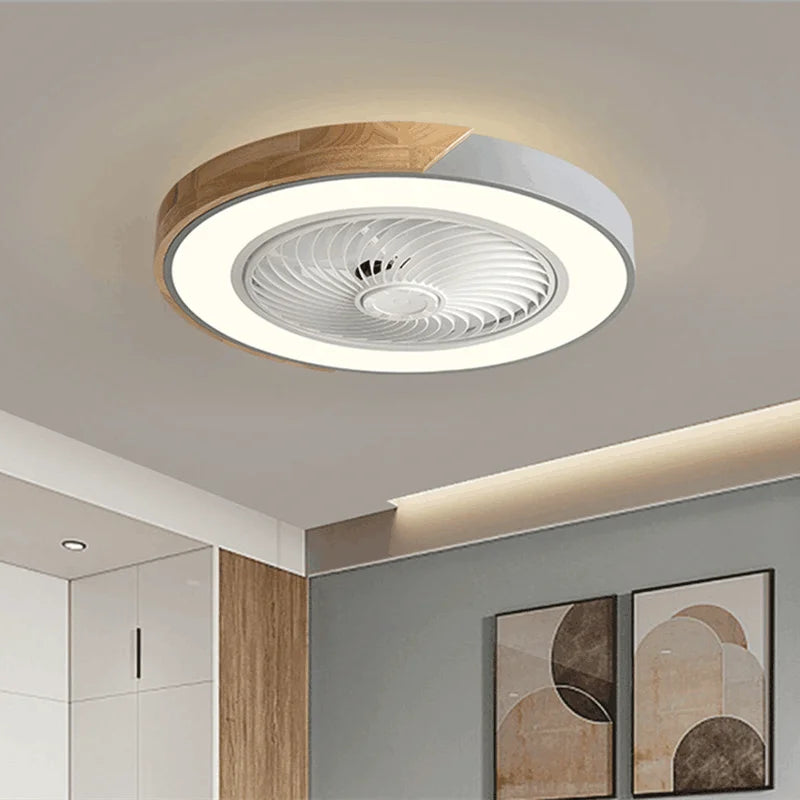 Slimme plafondventilator met houten rand en dimbare LED verlichting