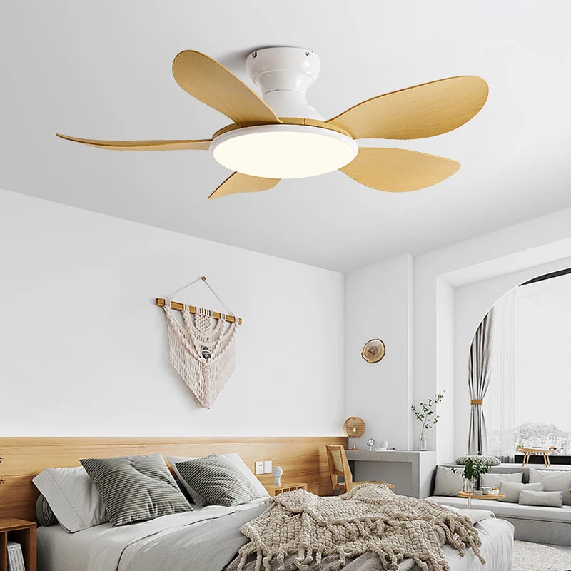 Plafondventilator met houten bladen en dimbare LED lamp met afstandsbediening